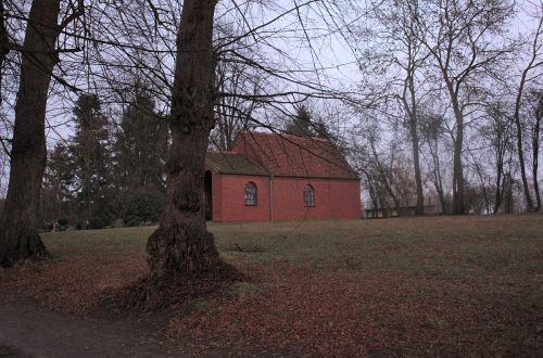 Zwei alte Grabsteine in Gammelin